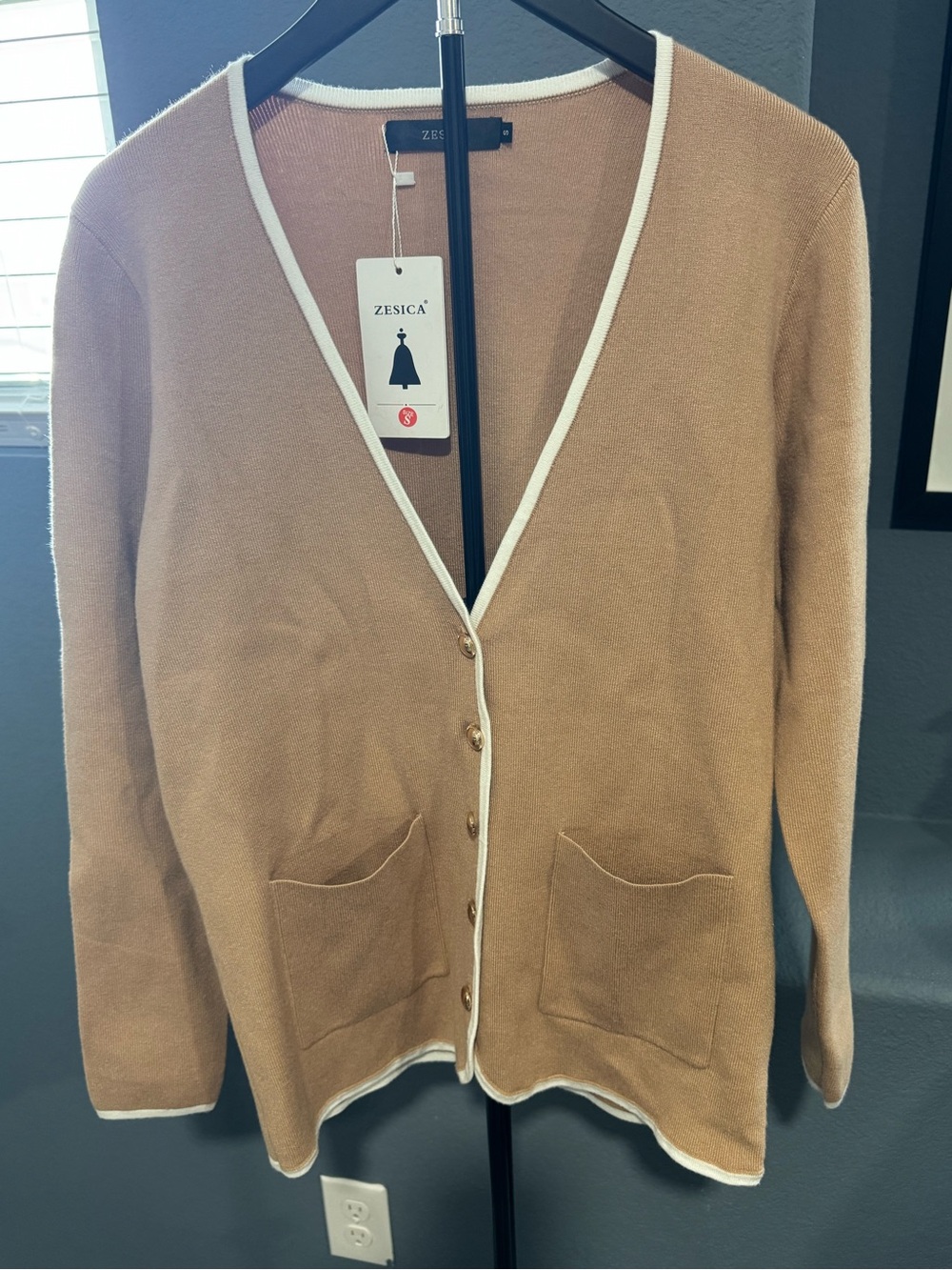 Zesica Camel V‑Neck Cardigan with White Trim